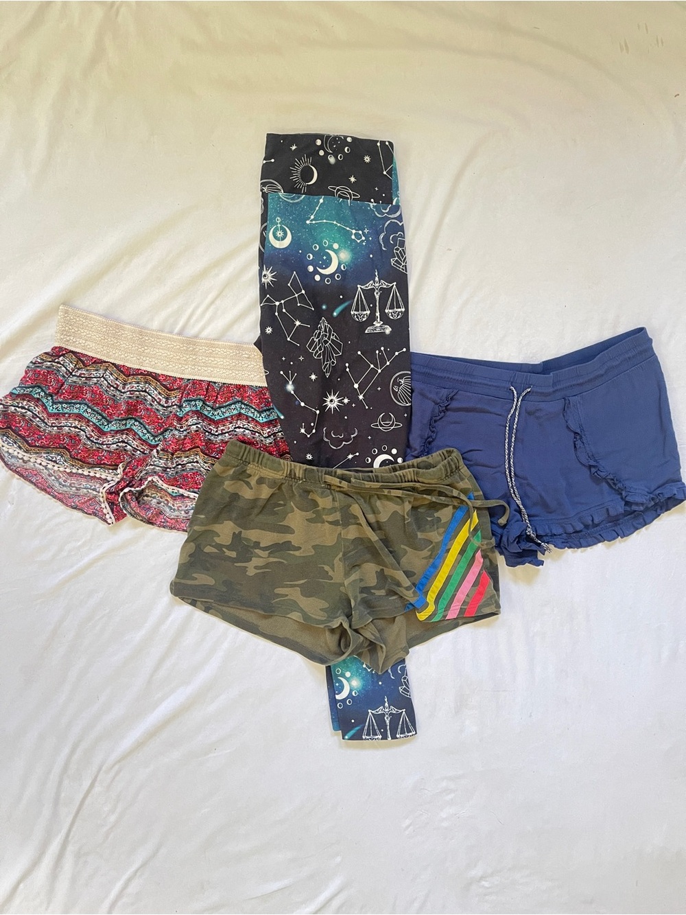Women's Bundle of Bottoms Shorts & Leggings | Size: Large | No Boundaries